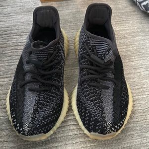 Yeezy 350 V2 Size 5.5 Carbon